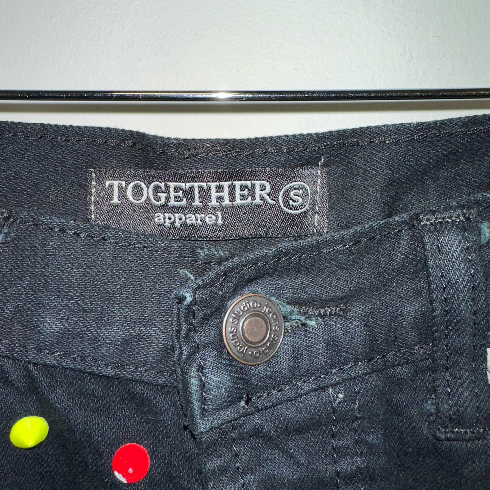 Together Apparel Women’s Studded Denim Shorts Size S Black Multi-color rave - Picture 3 of 10